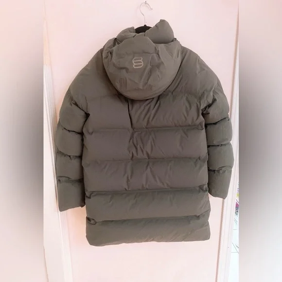 Aritzia TNA The Super Puff₂O™ Mid In Coal Grey - Picture 5 of 16